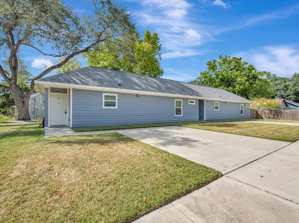 904 W Sealy St #A-b, Alvin, TX 77511