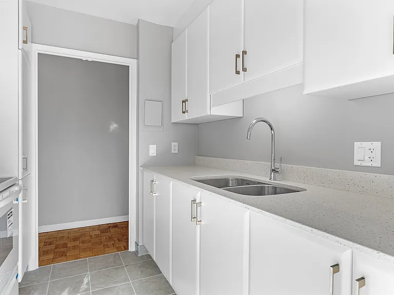 810 Canterbury Ave — Photo 59