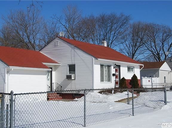 2nd image of 24 Saint Andrews Dr