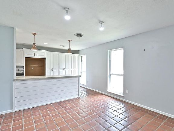 2nd image of 3602 Ligustrum Dr