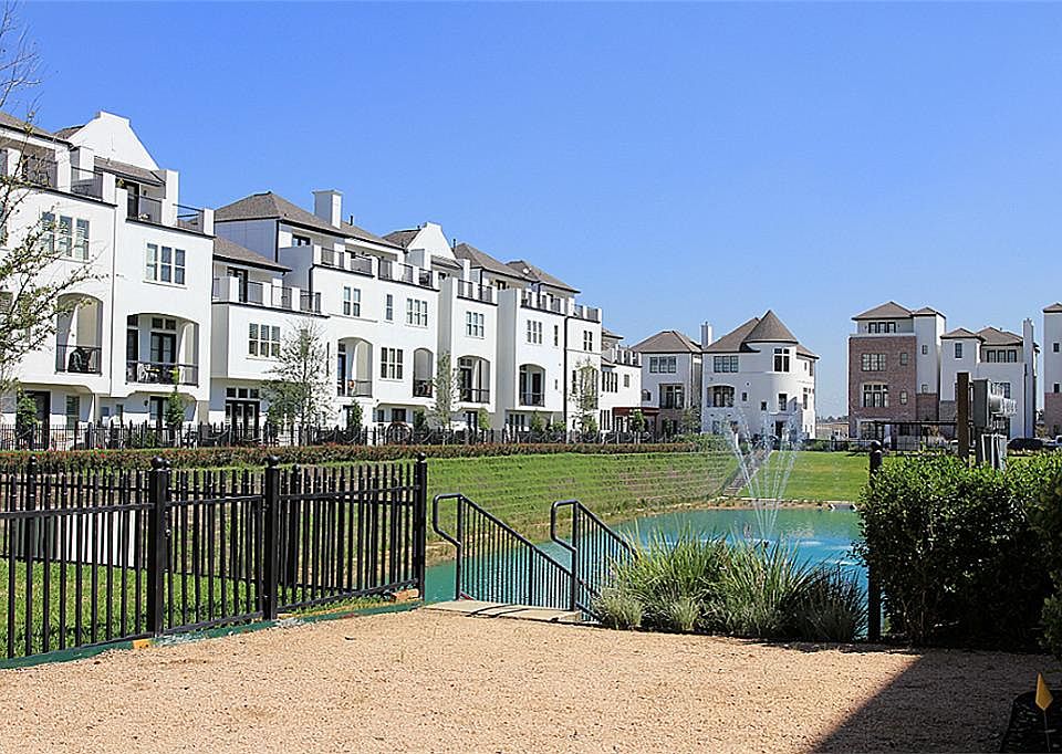 Welcome to Lake Arabelle Phase II. A gated community with access to phase I lake and dog park!