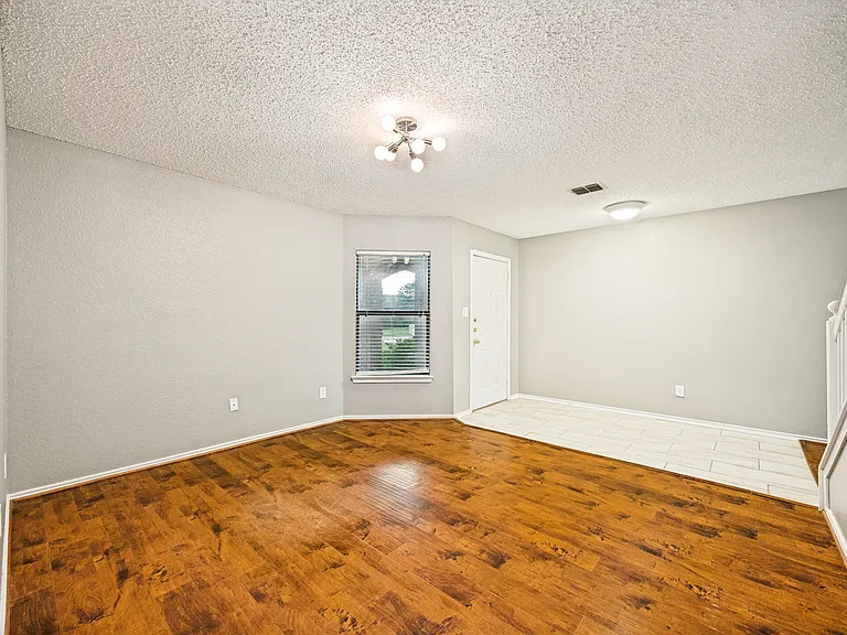 12010 Peachtree Ln — Photo 7