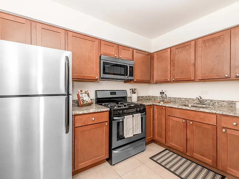 Barrington Lakes Apartments — Photo 24