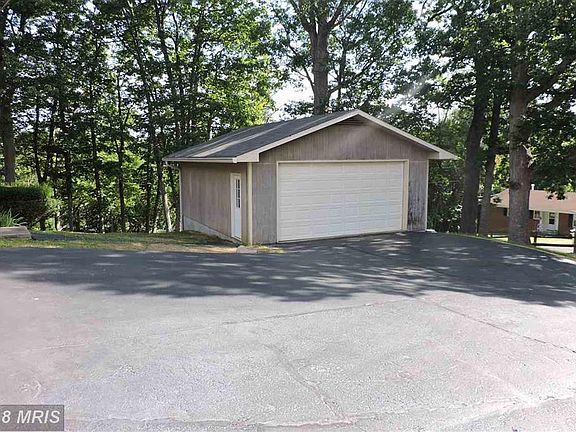 3rd image of 736 Hillcrest Dr