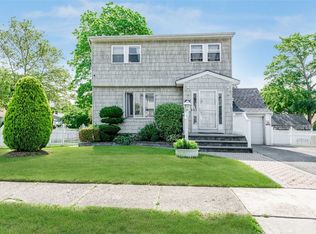 1636 Dale Ave, East Meadow, NY 11554