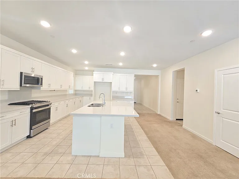 2679 E Penelope Ln — Photo 4