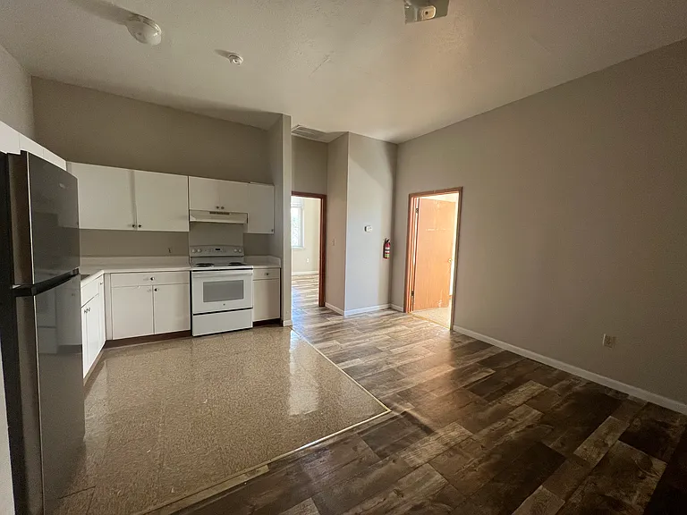 702 N Union St — Photo 2
