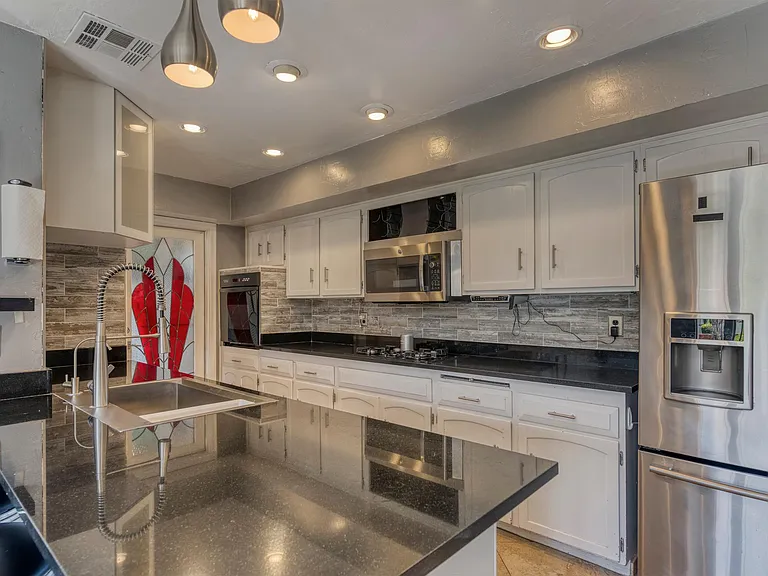 Kitchen - Granite Counter Tops