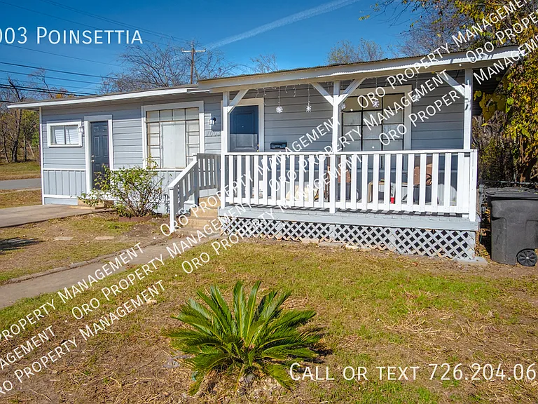 1003 Poinsettia — Photo 1