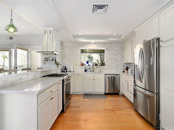 3rd image of 5611 Valley Circle Blvd