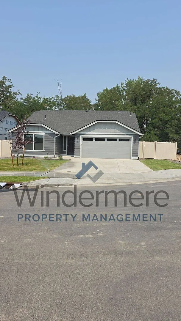 637 Kingbird Ct - New Construction! — Photo 1