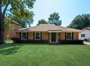 1402 Kiowa Dr, Arlington, TX 76012