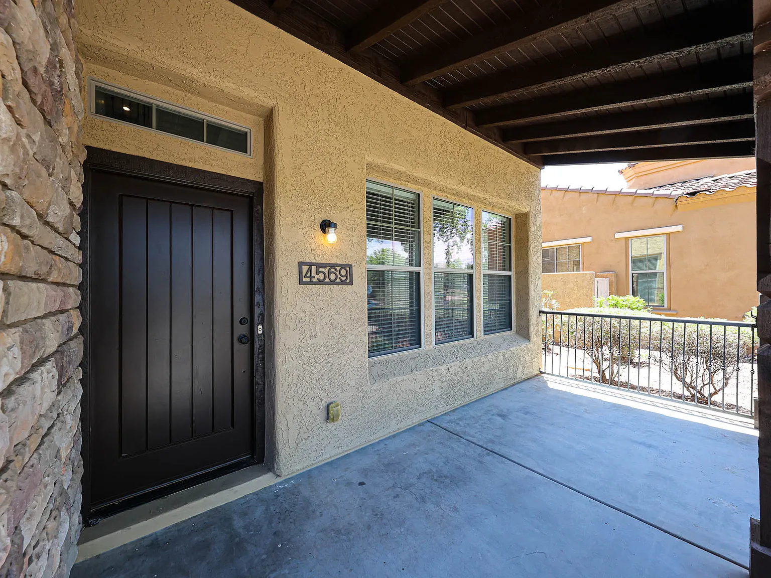 Executive Home - 5 Beds, 4 Baths, Swimming Pool in Verrado — Photo 2