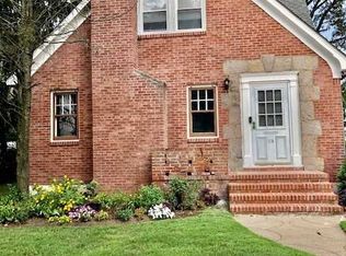 118 Wellington Rd, Elmont, NY 11003