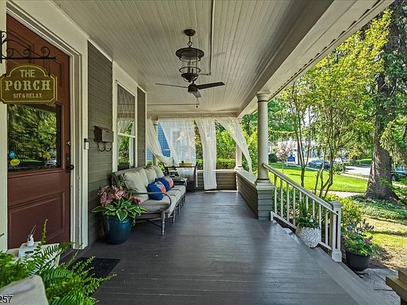 4th image of 214 Lorraine Ave