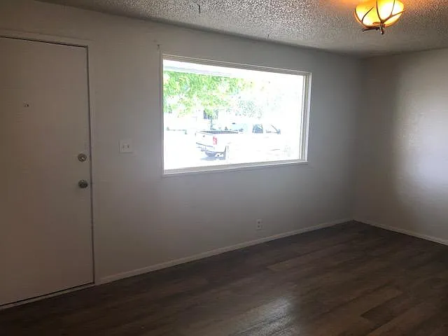 2 bed, 640 sqft, $950 — Photo 4