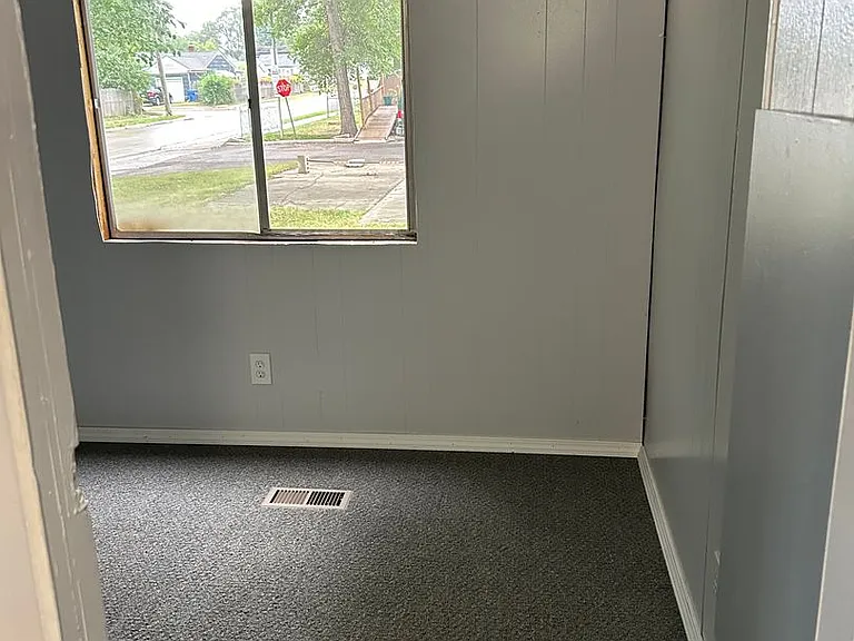 23765 Lawrence Ave — Photo 13