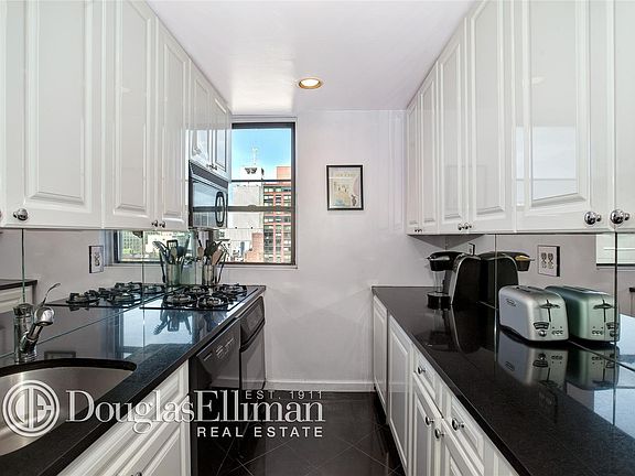 2nd image of 340 W 55th St APT 10C
