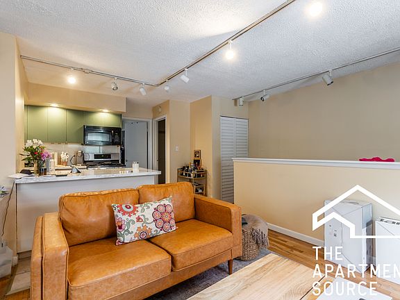 4th image of 715 W Diversey Pkwy APT 12