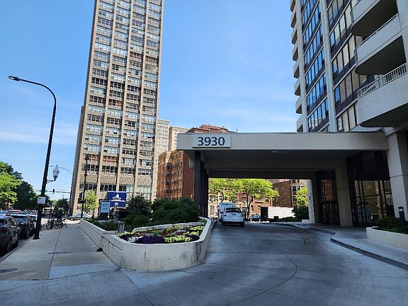2nd image of 3930 N Pine Grove Ave APT 2202