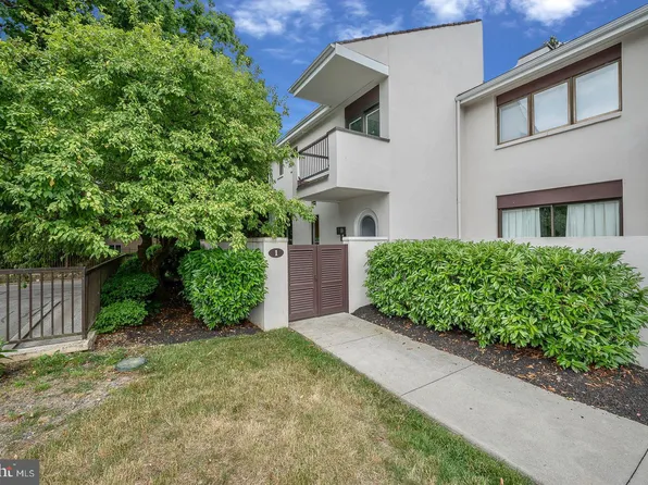 1 Brettagne, Devon, PA 19333