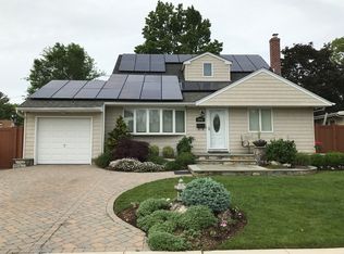 2951 Montgomery St, Wantagh, NY 11793