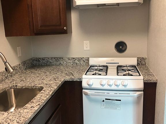 5th image of 1630 Penn St APT 8