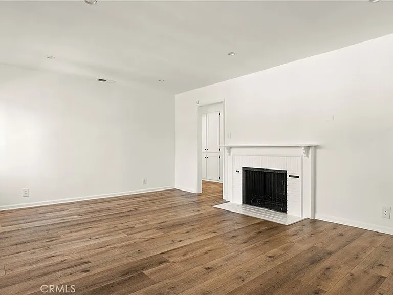 5840 Allott Ave — Photo 8