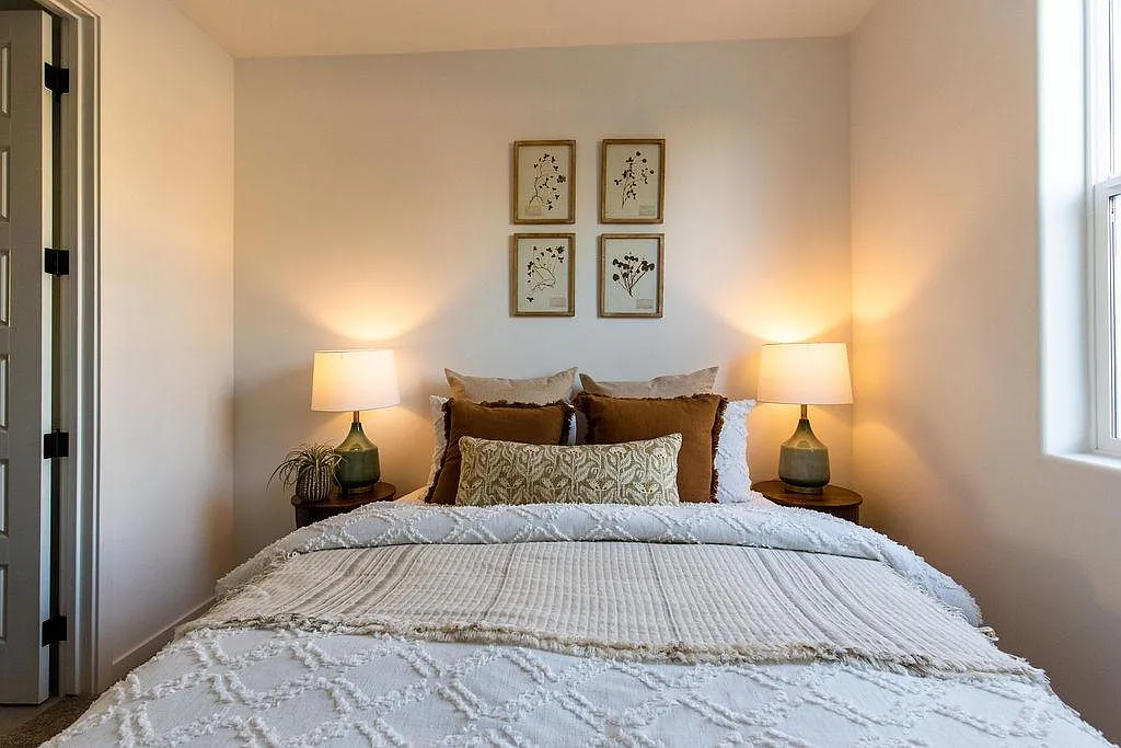 3 bed, 3.5 bath, 1346 sqft, $4,100 — Photo 1