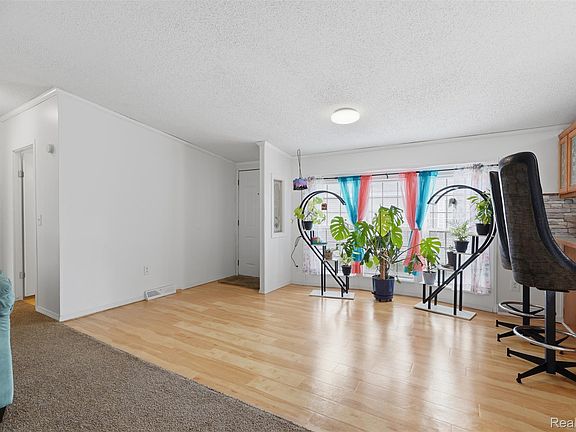 5th image of 23338 Arlington Dr