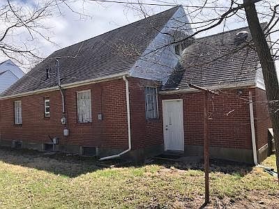 4th image of 1061 Bertram Ave