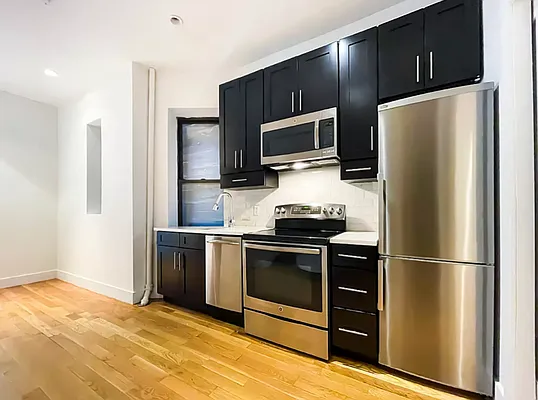 Rented by Voro, LLC | media 9