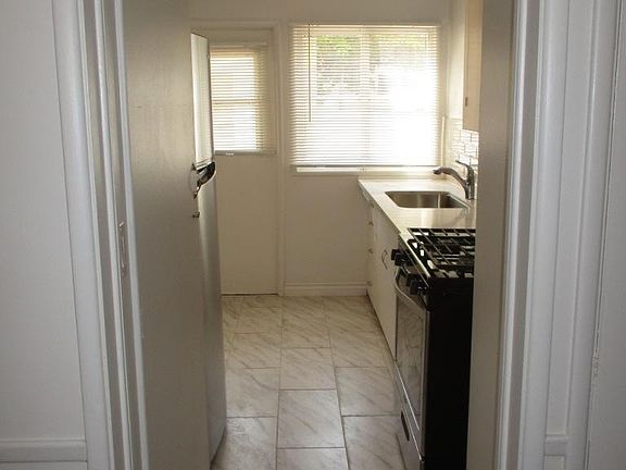 3rd image of 1240 S Marengo Ave #4-P
