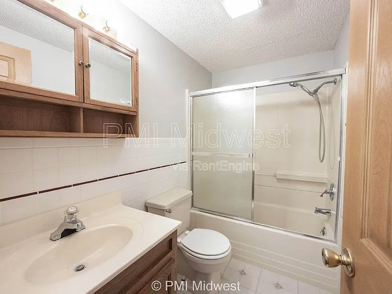 1708 S Market St — Photo 9