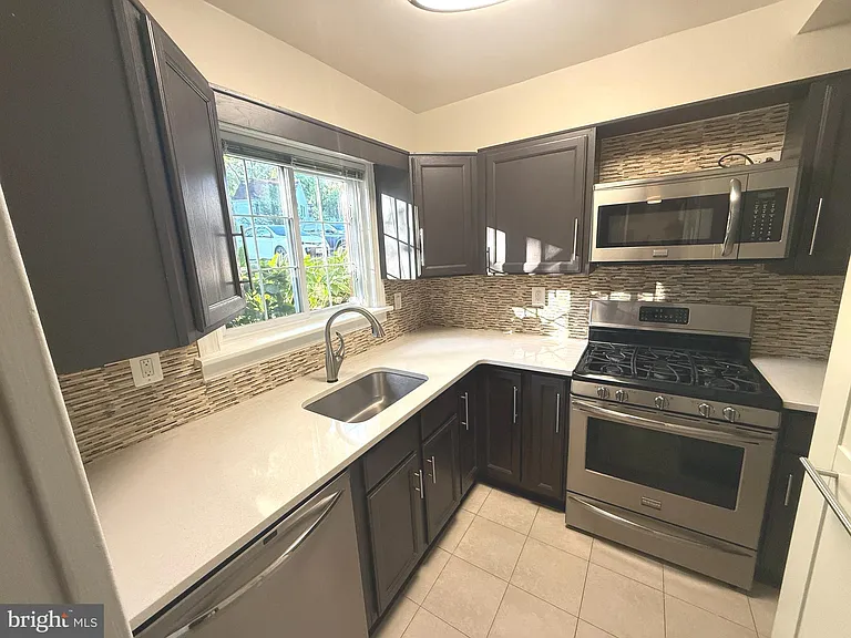 1608 Mount Eagle Pl — Photo 5