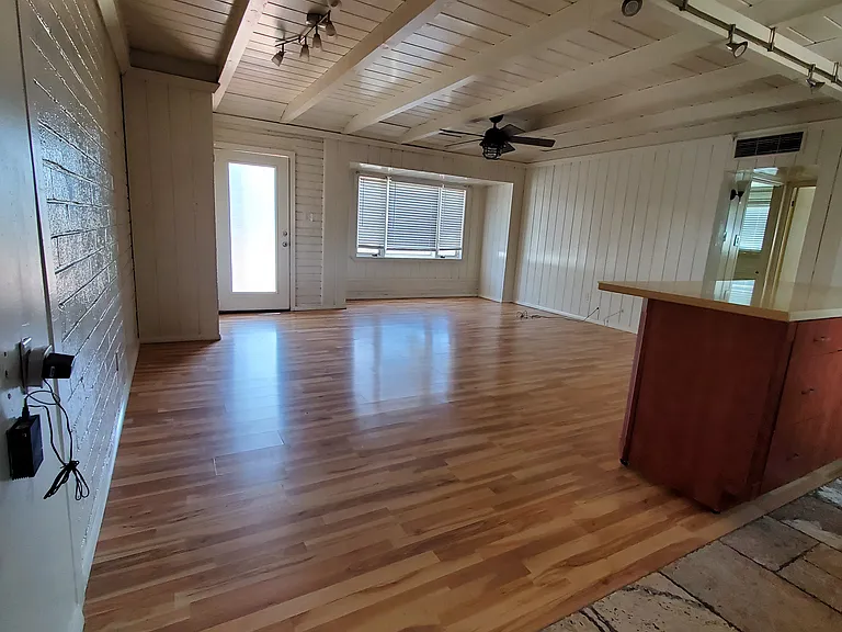 311 W Montecito Ave — Photo 2
