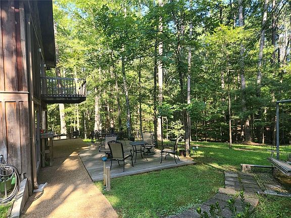 3rd image of 322 White Oak Ln