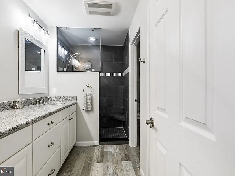 8011 Jackson Rd — Photo 37