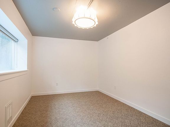 5th image of 401 Harvard Ave E #9aa26c2ef