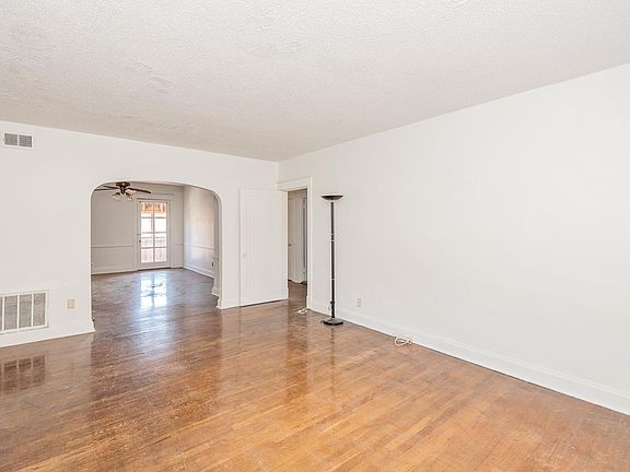 4th image of 742 Kingsland Ave