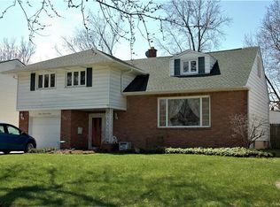 151 Millbrook Dr, Williamsville, NY 14221