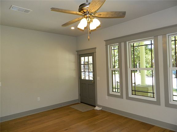 5th image of 4207 Avenue H #B