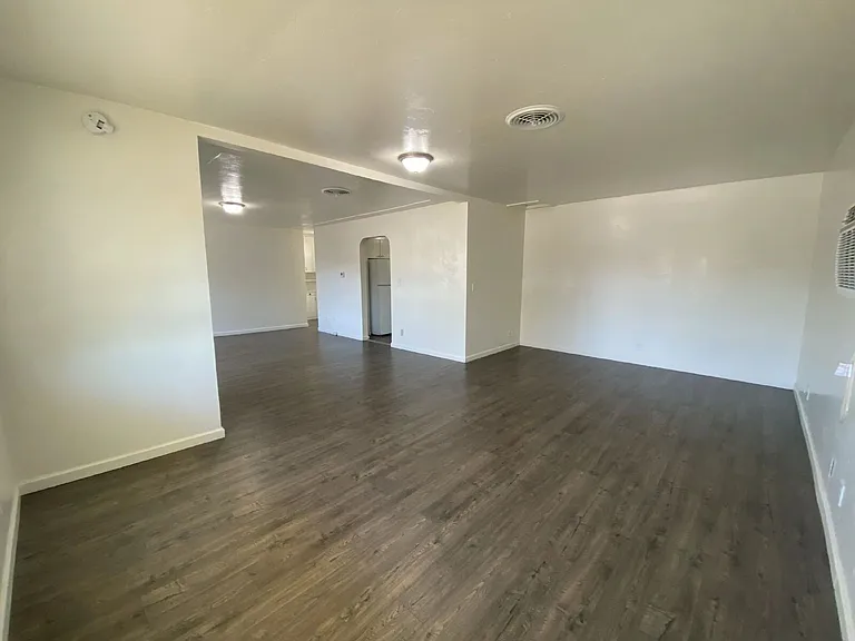 563 W Center St — Photo 12
