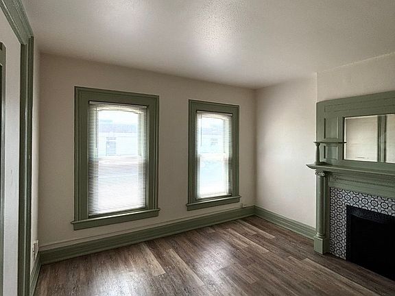 4th image of 1007 N Summit St #5