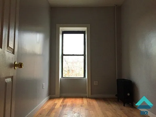 Rented by EXR | media 9