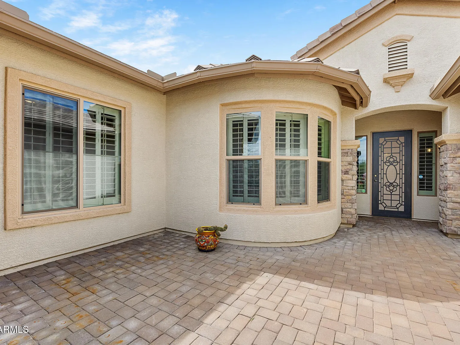 4 bed, 2.0 bath, 2663 sqft, $2,895 — Photo 2