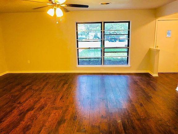 4th image of 2501 Garden Dr