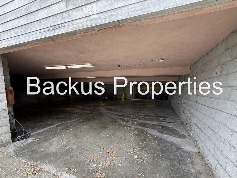 Laine St 529 — Photo 17