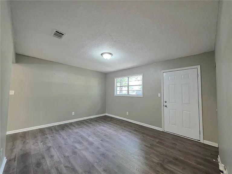 3460 Meadowview Dr — Photo 5
