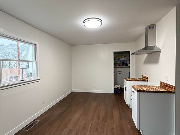5th image of 916 30th St